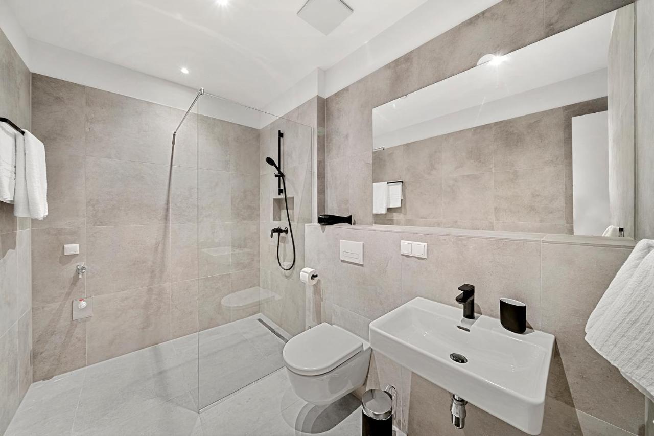 Vibestudio 305 - Central - Ac - Near Parking Apartment